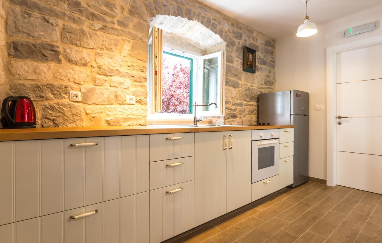 Rustical 2 Appartement Baška Voda Buitenkant foto
