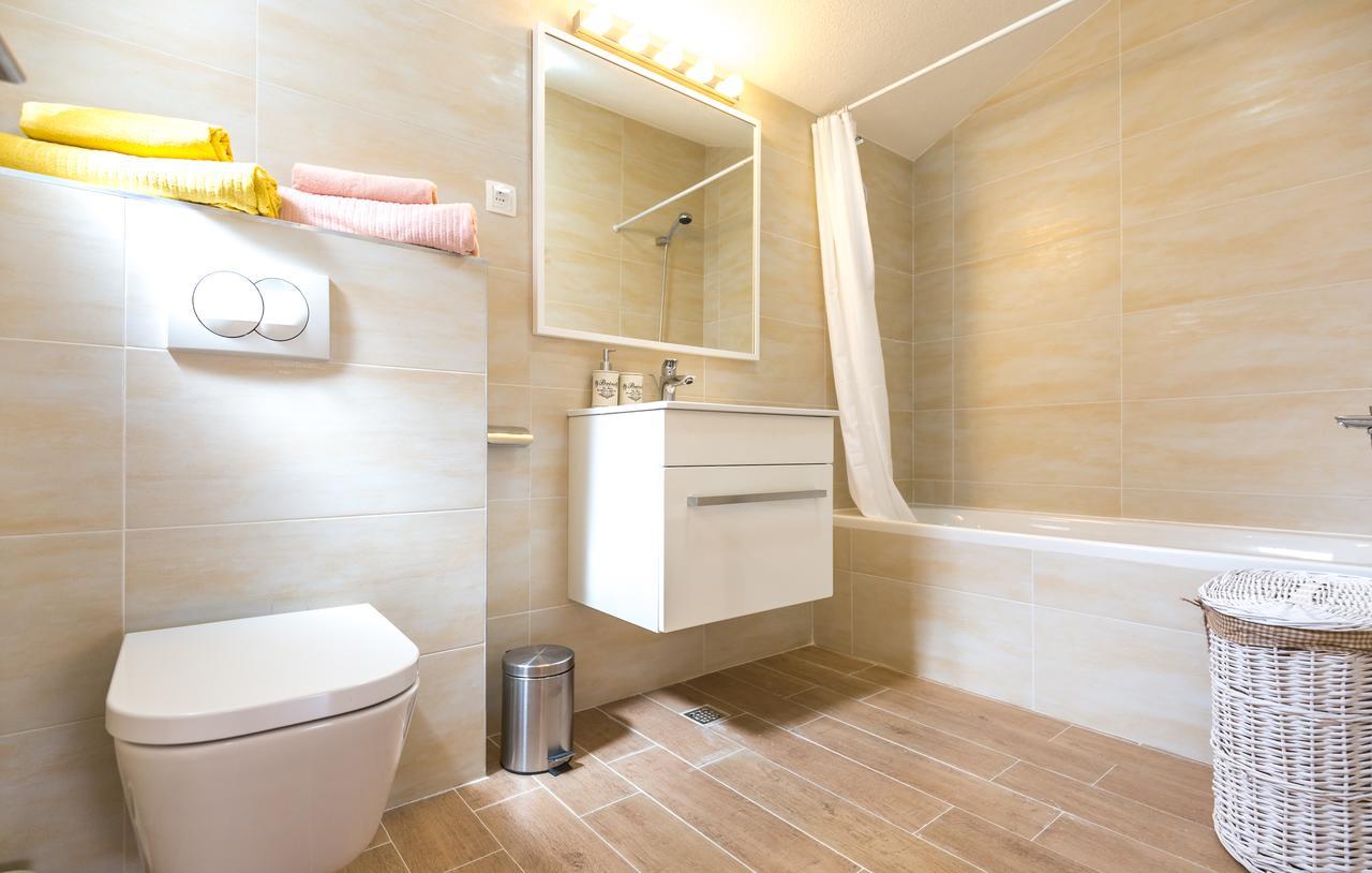 Rustical 2 Appartement Baška Voda Buitenkant foto