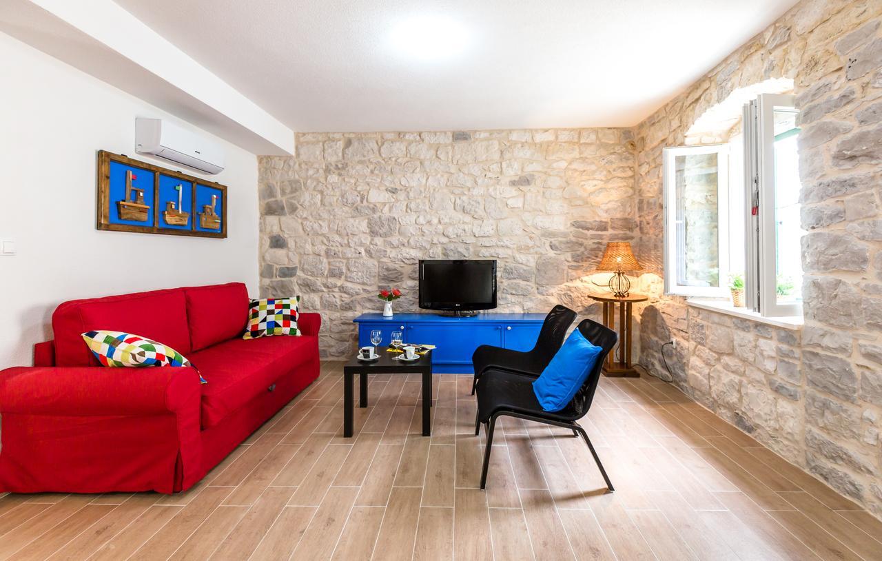 Rustical 2 Appartement Baška Voda Buitenkant foto
