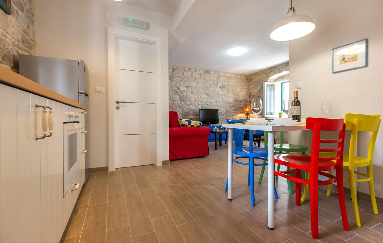 Rustical 2 Appartement Baška Voda Buitenkant foto